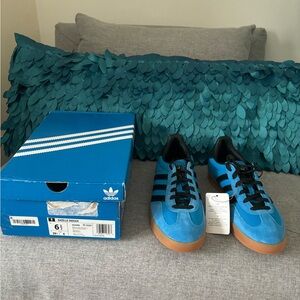 NIB Adidas Gazelle Indoor Bright Blue/Core Black/Gum Sneakers 6.5 M/ 7.5 W